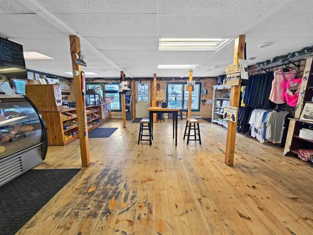 $400,000 | 33 Creek Road, Castleton, VT 05735