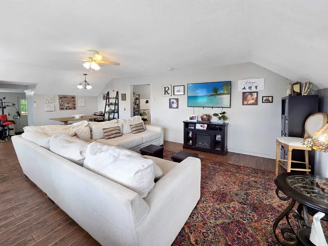 $400,000 | 33 Creek Road, Castleton, VT 05735