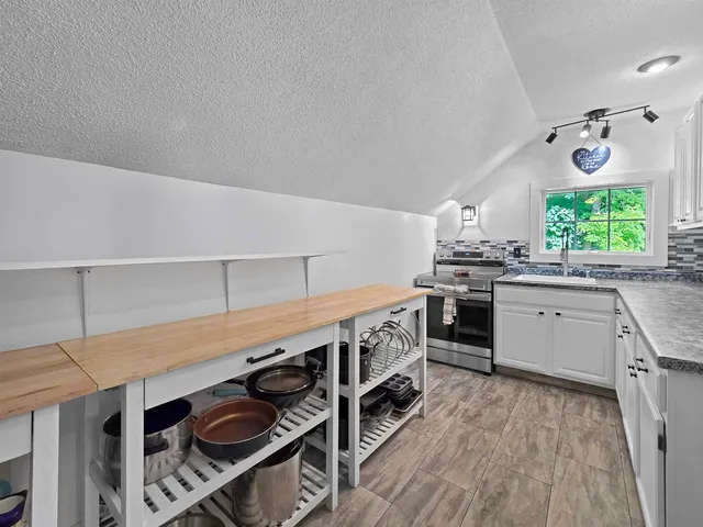 $400,000 | 33 Creek Road, Castleton, VT 05735