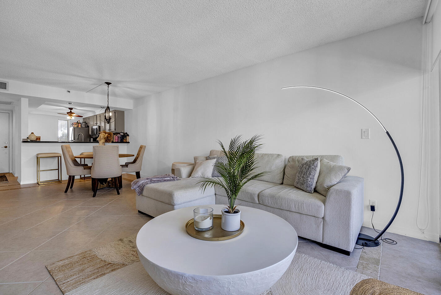 21 Royal Palm Way, Unit 405 Boca Raton, FL 33432 - Photo 21 of 57 Living Room