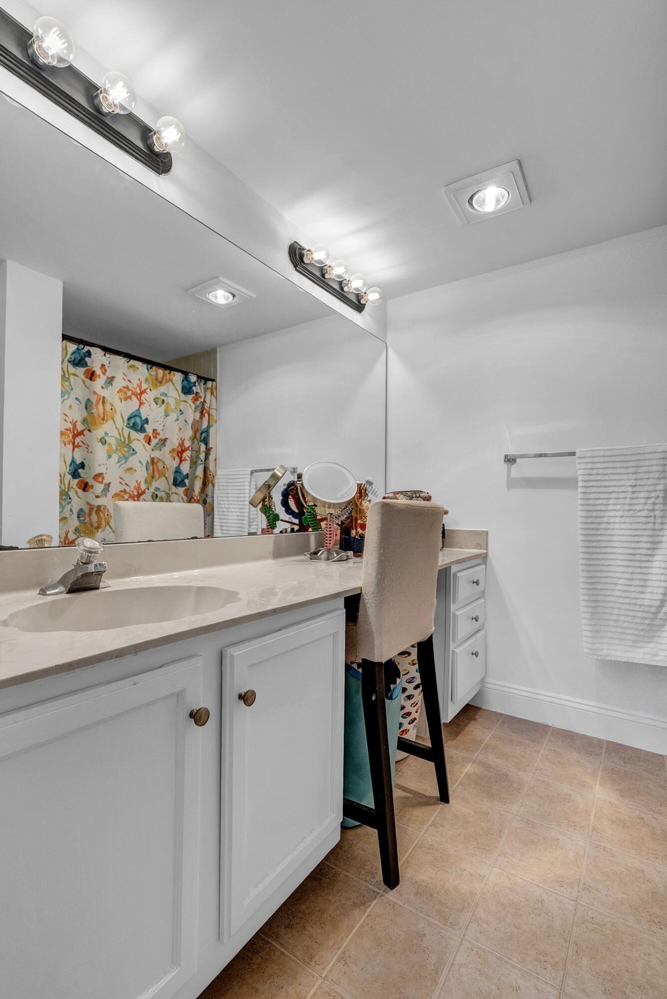 21 Royal Palm Way, Unit 405 Boca Raton, FL 33432 - Photo 27 of 57 Primary Bathroom