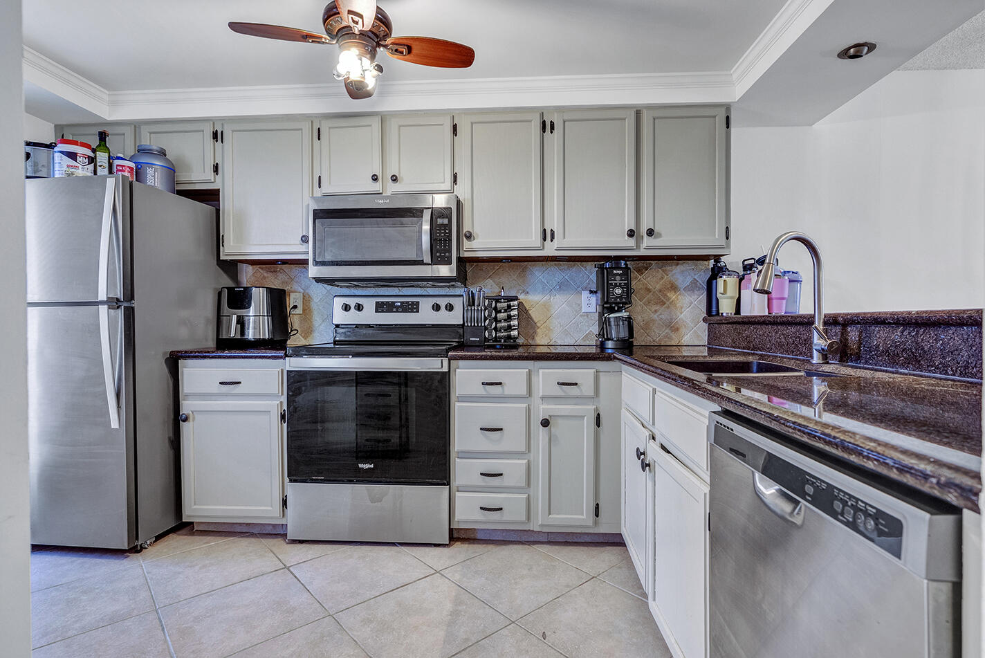 21 Royal Palm Way, Unit 405 Boca Raton, FL 33432 - Photo 30 of 57 Kitchen