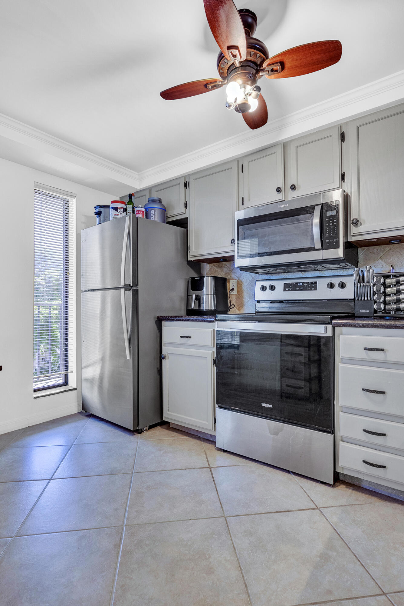 21 Royal Palm Way, Unit 405 Boca Raton, FL 33432 - Photo 33 of 57 Kitchen