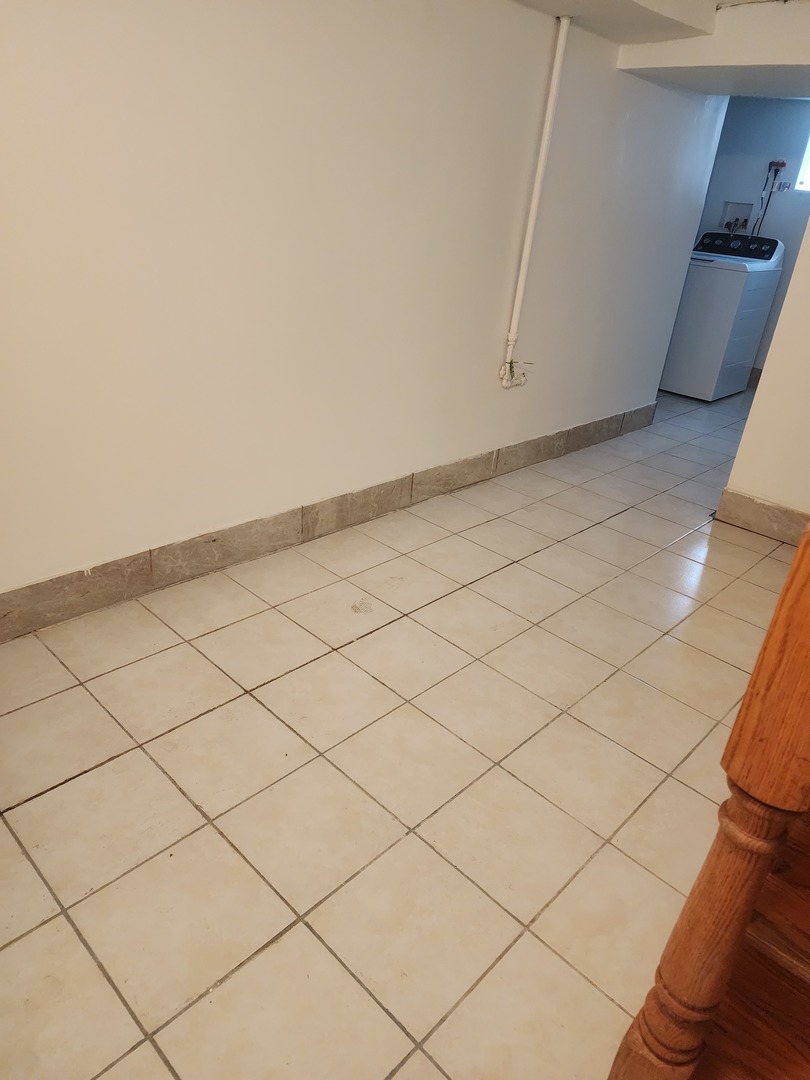 2017 Foster Street, Unit 1 Evanston, IL 60201 - Photo 11 of 21 a view of a garage