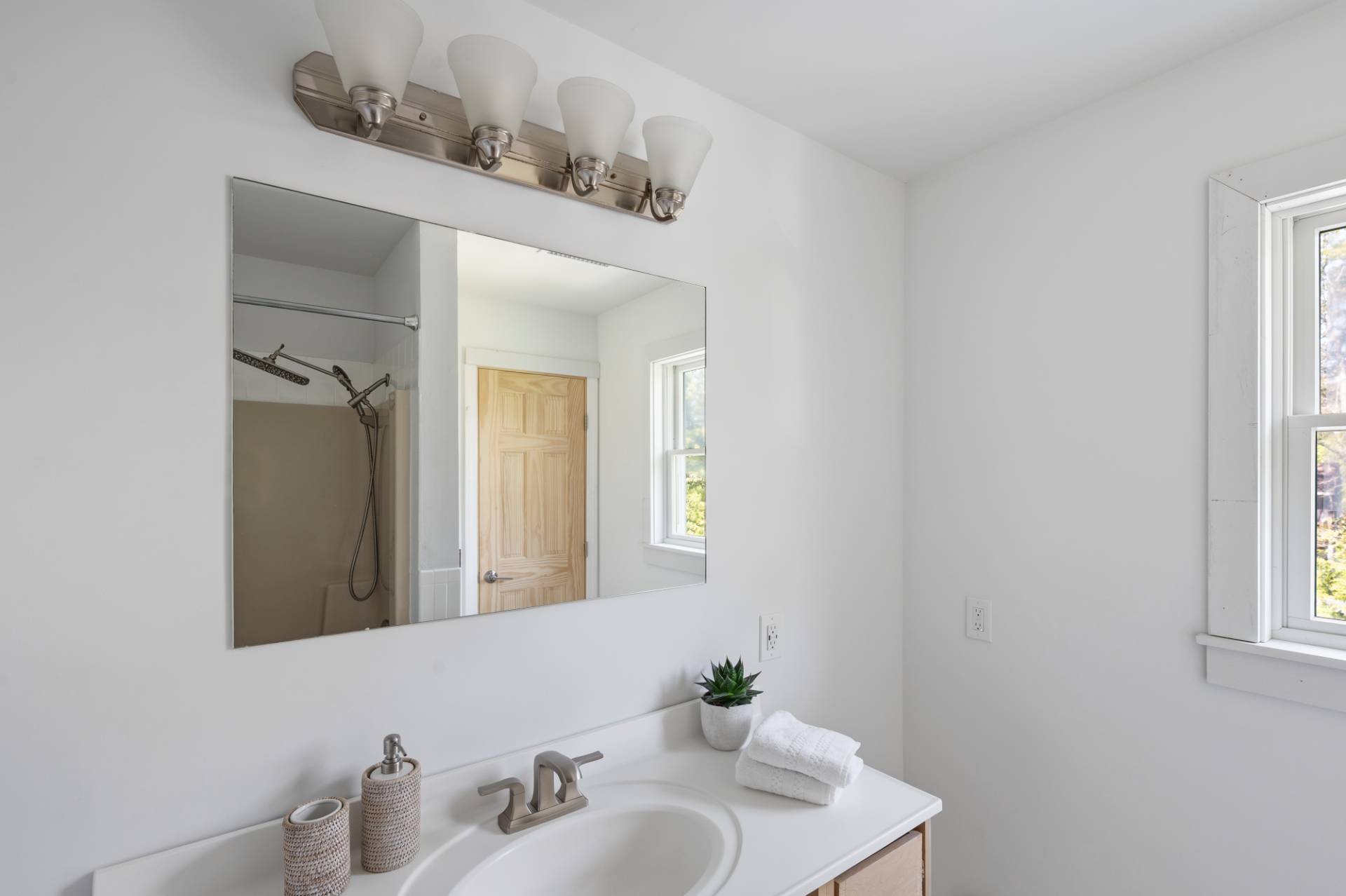 78 B North Road Hampton Bays, NY 11946 - Photo 9 of 19