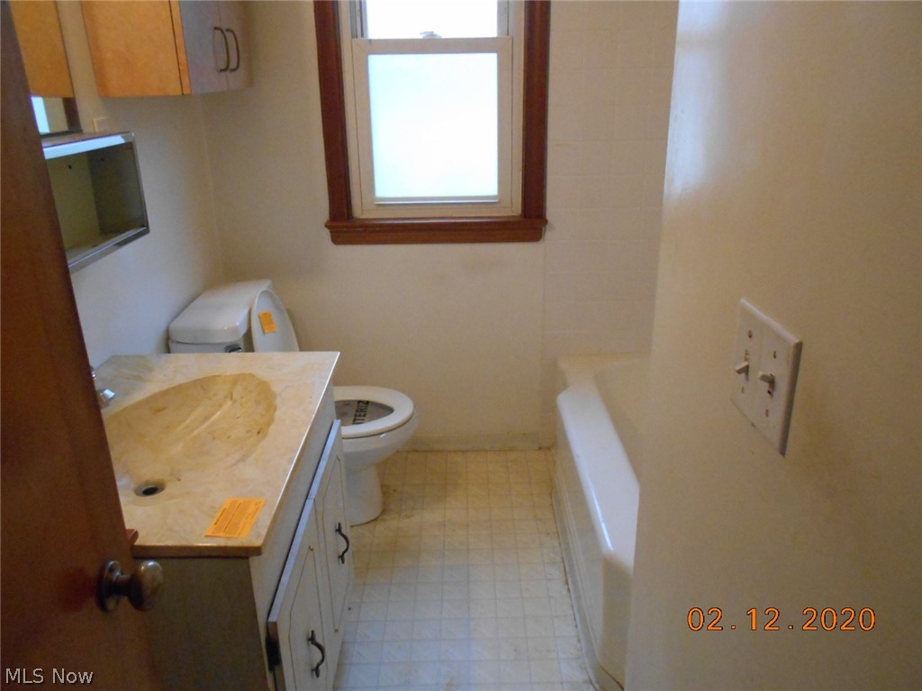 943 Learidge Road Cleveland, OH 44124 - Photo 10 of 16