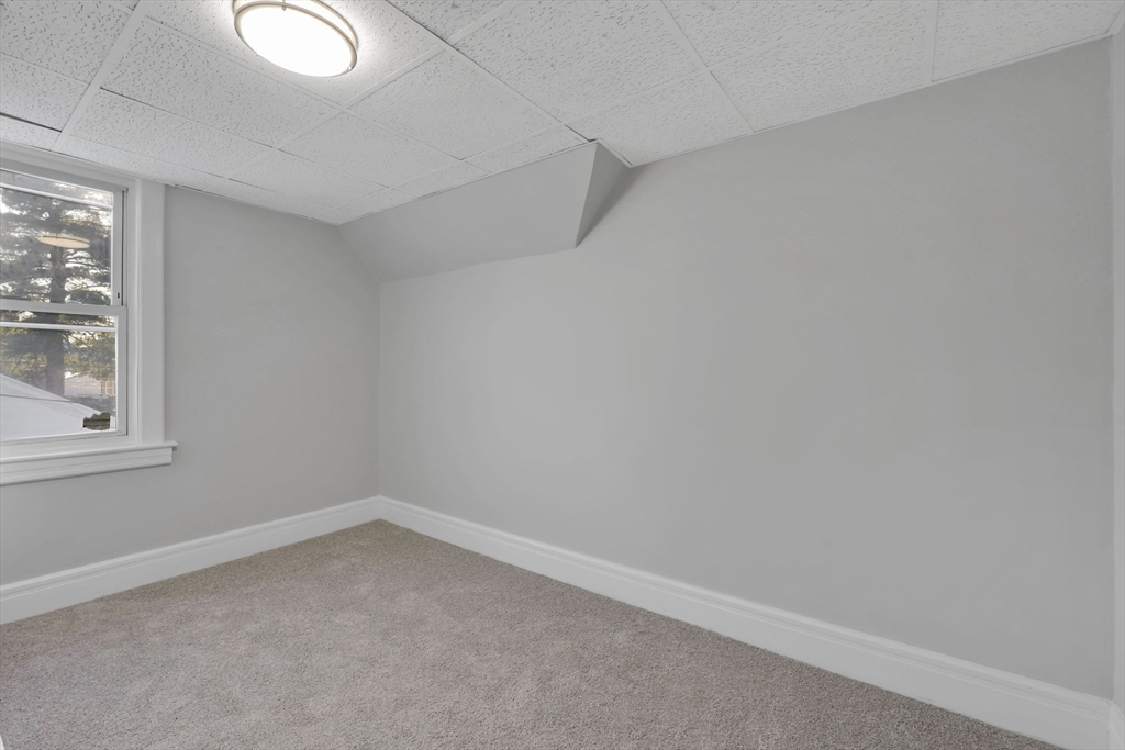 140-142 Dickinson Street Springfield, MA 01108 - Photo 30 of 42 an empty room with a window