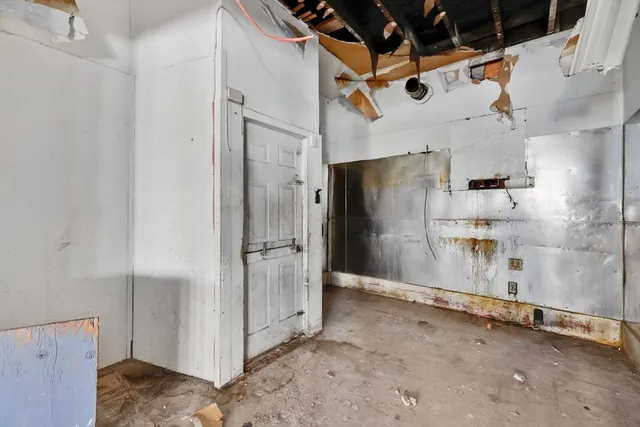 a view of utility room