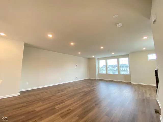 $2,900 | 10947 Belgian Lane, Zionsville, IN 46077