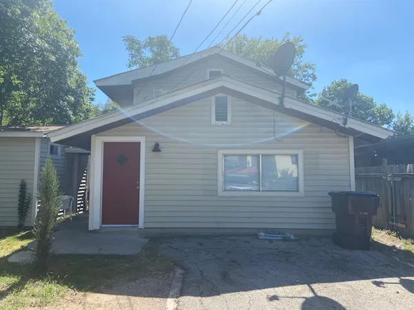 $1,100 | 417 South Commerce Street, Unit B, Lockhart, TX 78644