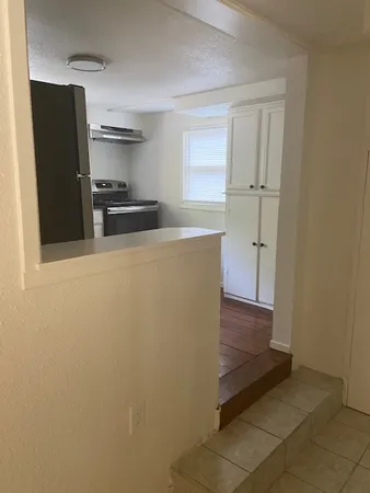 $1,100 | 417 South Commerce Street, Unit B, Lockhart, TX 78644