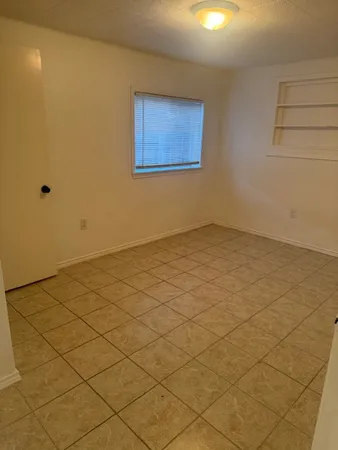 $1,100 | 417 South Commerce Street, Unit B, Lockhart, TX 78644