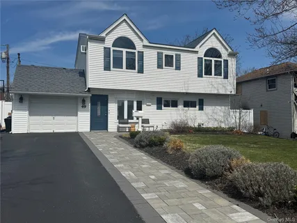 $799,000 | 49 Downhill Lane, Wantagh, NY 11793