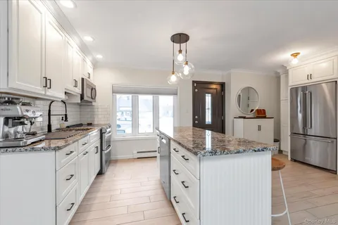 $799,000 | 49 Downhill Lane, Wantagh, NY 11793
