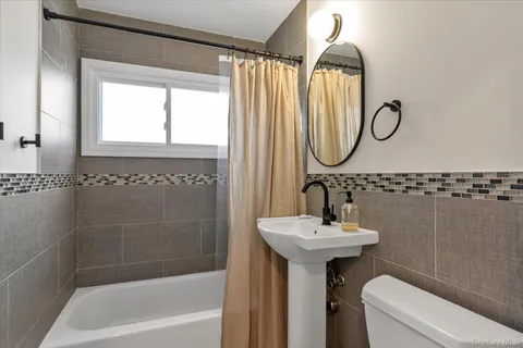 $799,000 | 49 Downhill Lane, Wantagh, NY 11793