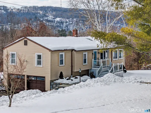 $575,000 | 6 Poppy Drive, Brookfield, CT 06804