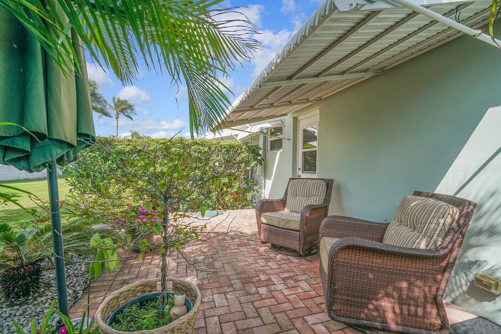 202 West High Point Terrace, Unit A Delray Beach, FL 33445 - Photo 26 of 55 a backyard of a house with seating space