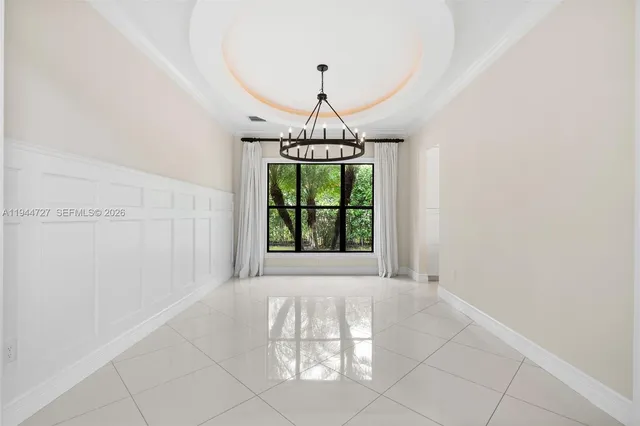 a view of an entryway with a livingroom