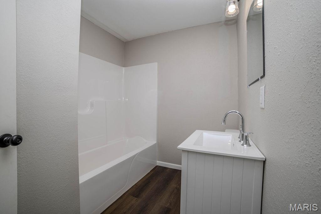 18042 Highway 32 Lebanon, MO 65536 - Photo 6 of 21