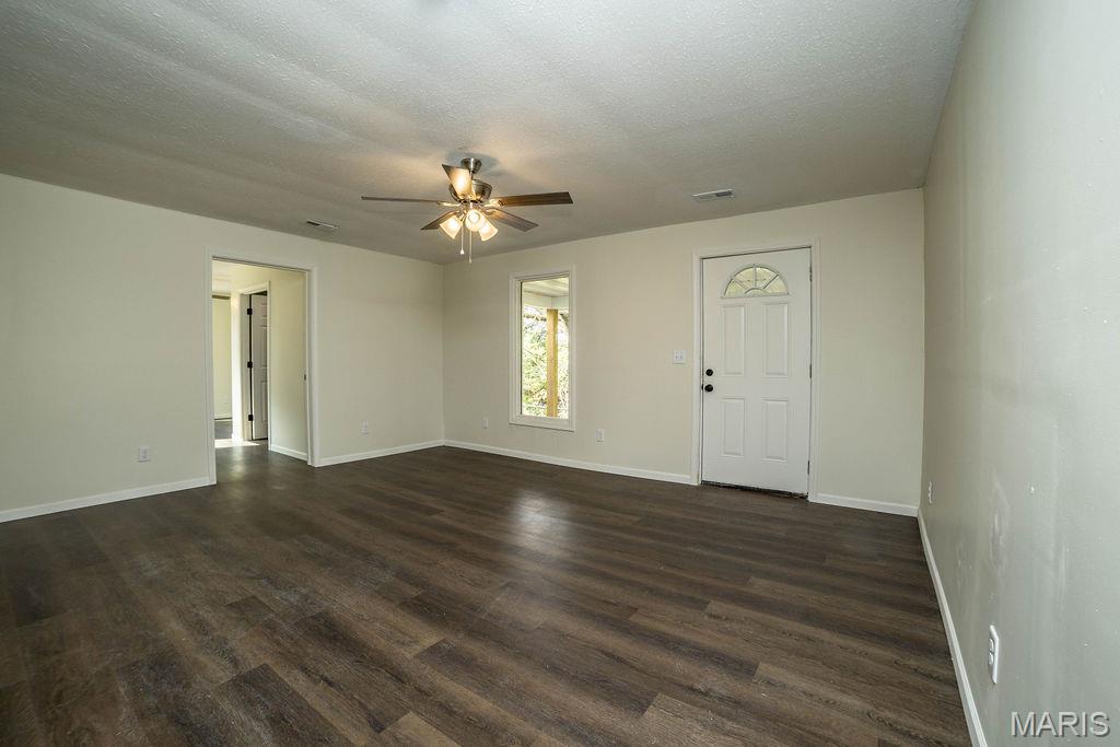 18042 Highway 32 Lebanon, MO 65536 - Photo 9 of 21