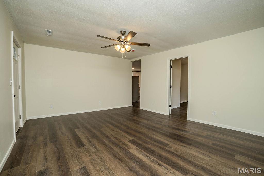 18042 Highway 32 Lebanon, MO 65536 - Photo 10 of 21