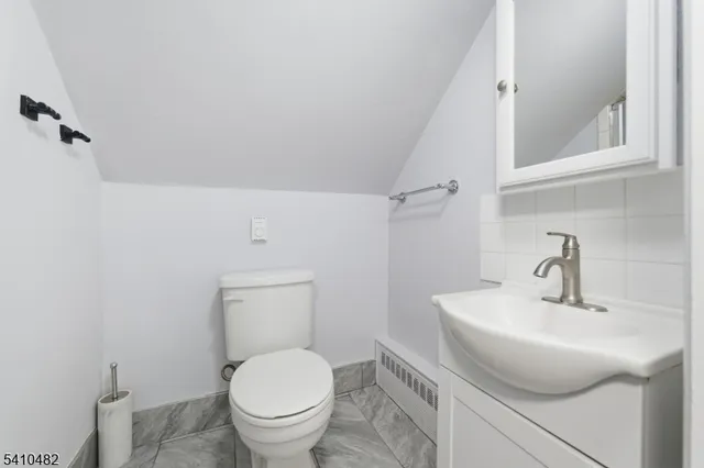 $1,400 | 1034 Madison Avenue, Unit 3, Elizabeth, NJ 07201