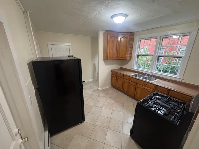 $1,500 | 17 Roosevelt Street, Hartford, CT 06114