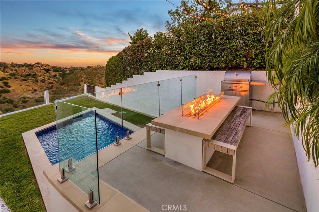 26 North Corral Road Bell Canyon, CA 91307 - Photo 3 of 60 BBQ /firepit