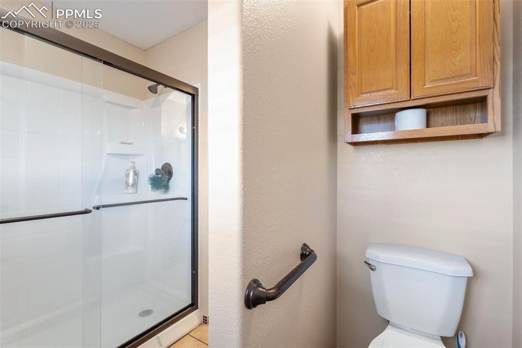 18895 Sage Crest Road Peyton, CO 80831 - Photo 19 of 38 a bathroom with a toilet a sink and a window