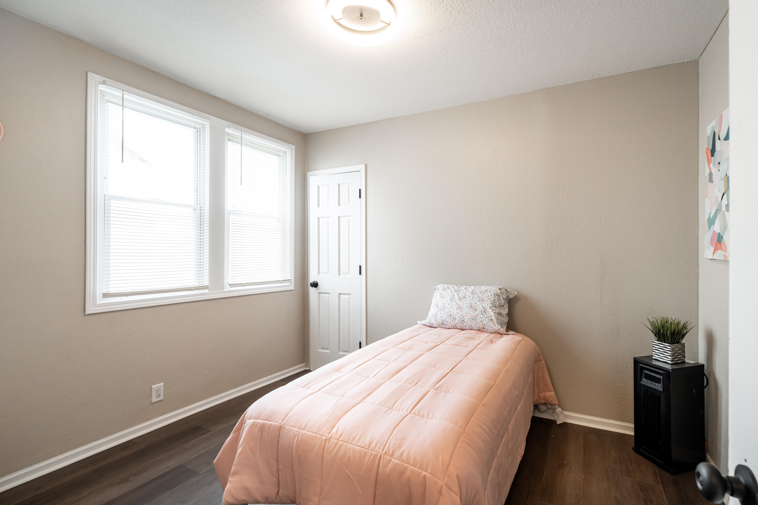 4842 North 26th Street Milwaukee, WI 53209 - Photo 10 of 16 bedroom 1