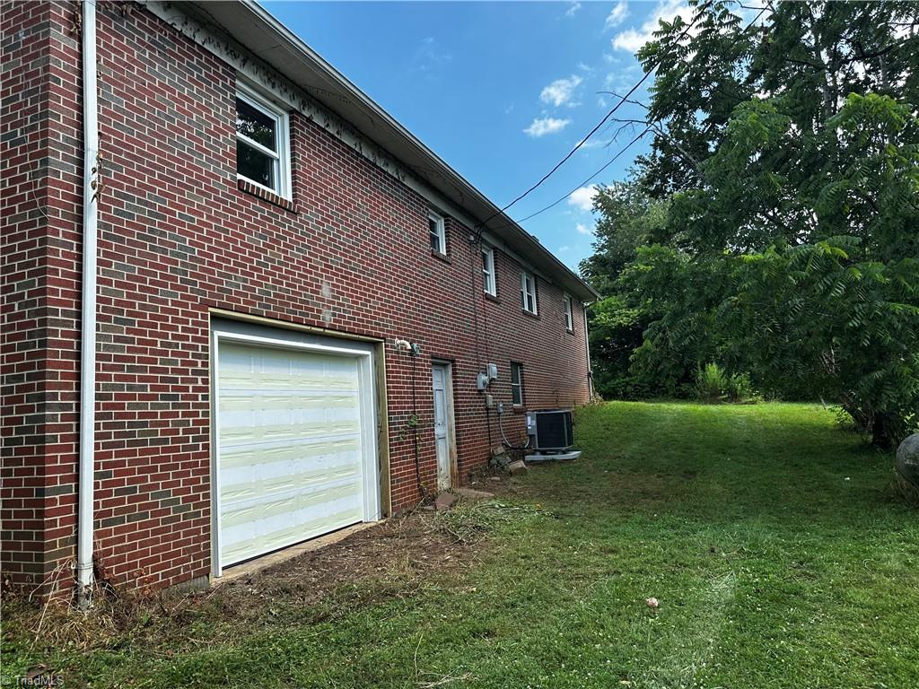 2912 Windy Ridge Road North Wilkesboro, NC 28659 - Photo 2 of 12 Gallery Image 2
