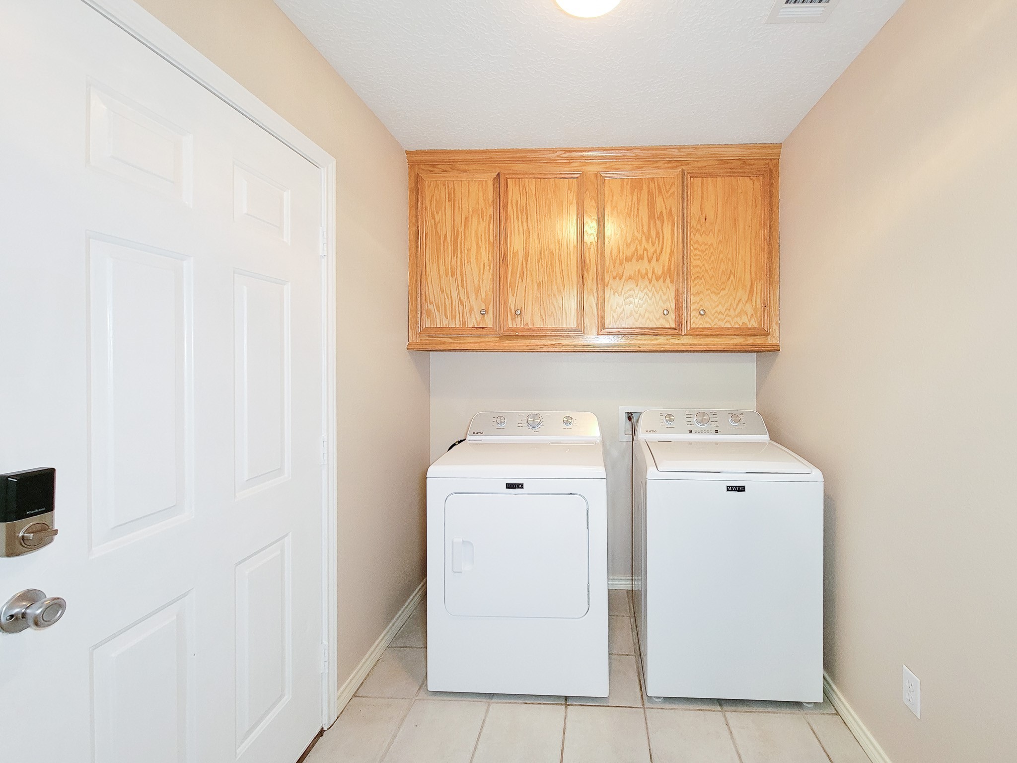 1000 Shell Avenue Cleveland, TX 77327 - Photo 13 of 34 a utility room with dryer and washer