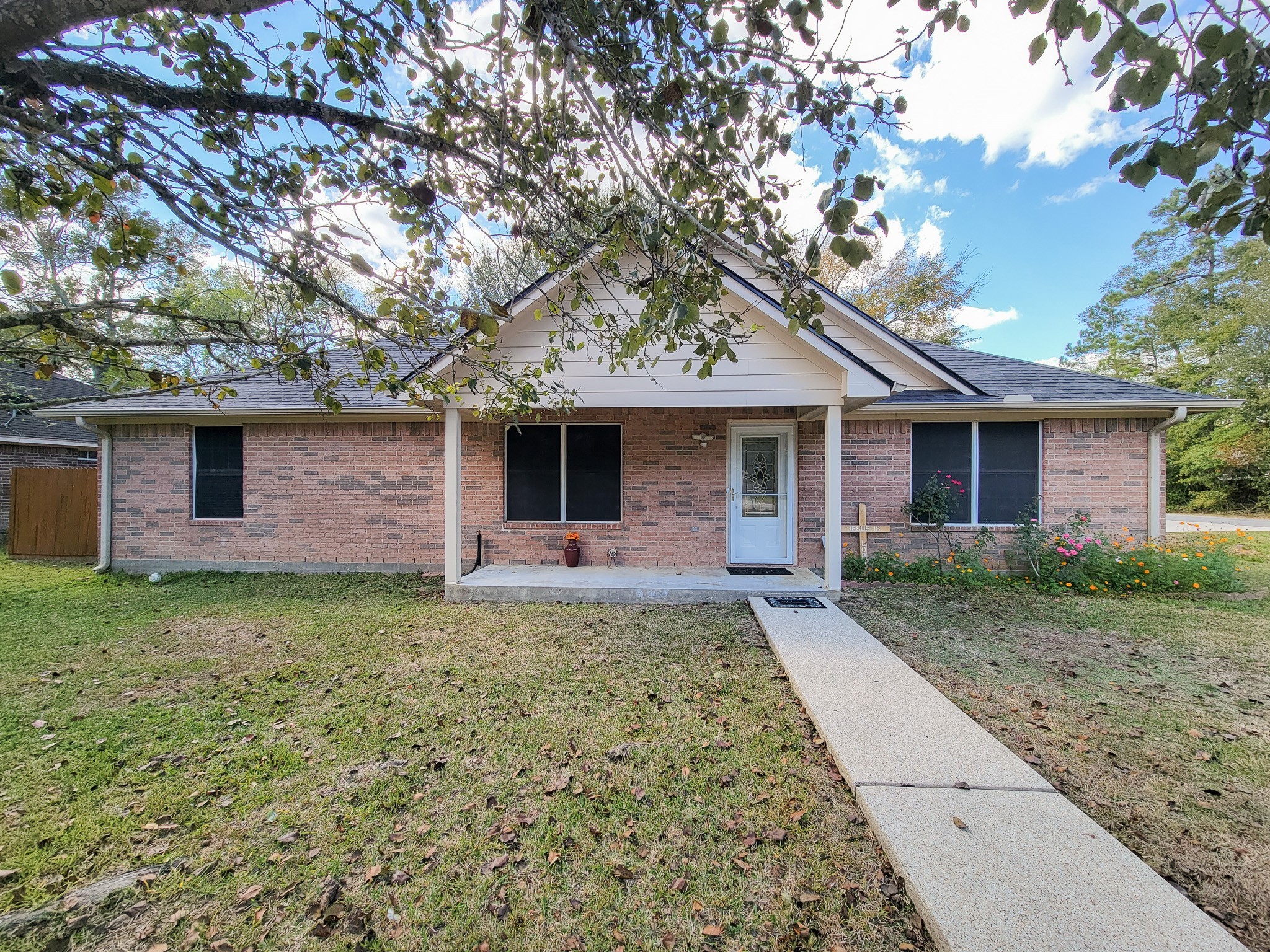 1000 Shell Avenue Cleveland, TX 77327 - Photo 2 of 34 front view of a house with a yard