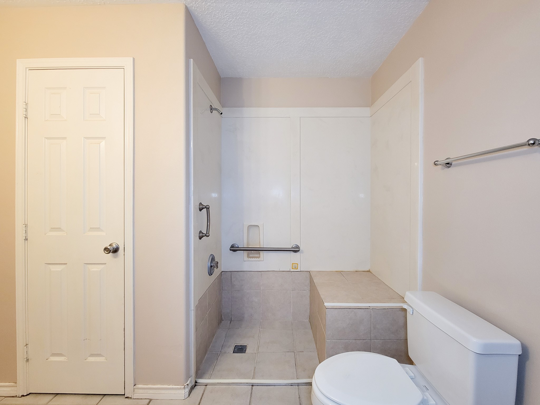 1000 Shell Avenue Cleveland, TX 77327 - Photo 25 of 34 a bathroom with a granite countertop toilet a sink and a mirror