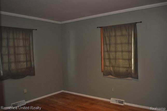 124 Exmoor Road Waterford, MI 48328 - Photo 9 of 17 Master Bedroom.jpg