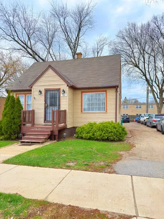 $299,000 | 224 North Wolf Road, Wheeling, IL 60090