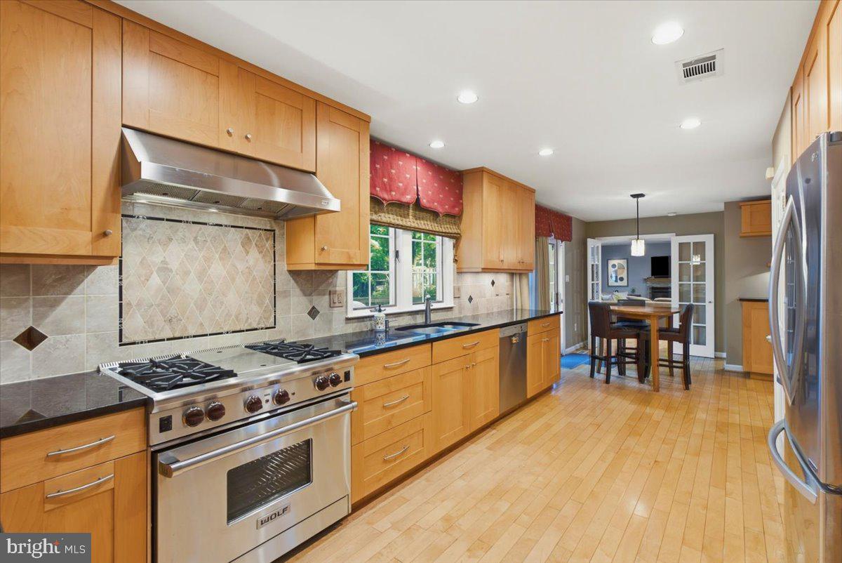 5803 Hall Street Burke, VA 22015 - Photo 3 of 77 Mission-inspired Kitchen w. Wolf gas range