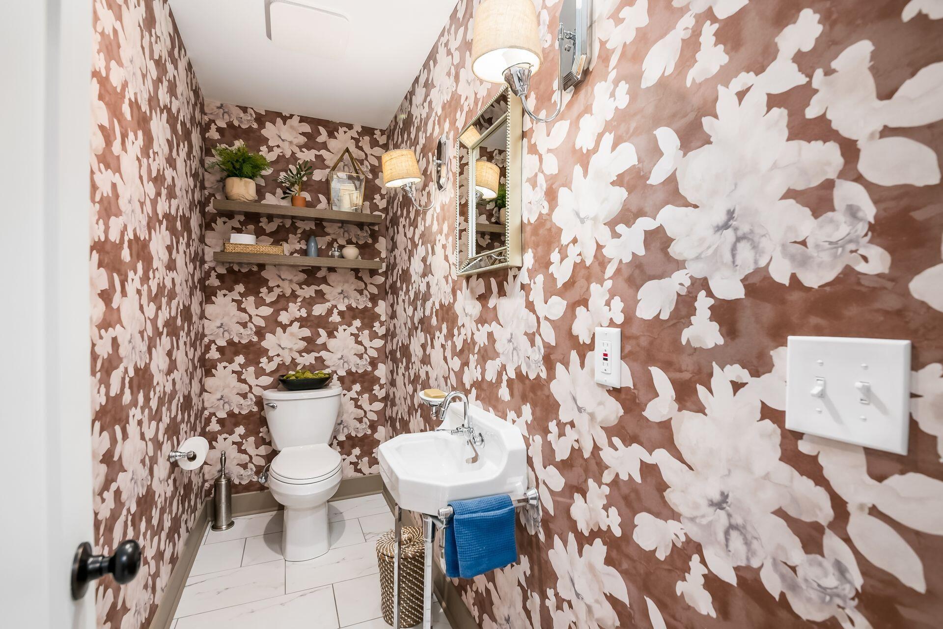 2470 Dorset Road Columbus, OH 43221 - Photo 18 of 52 Powder room