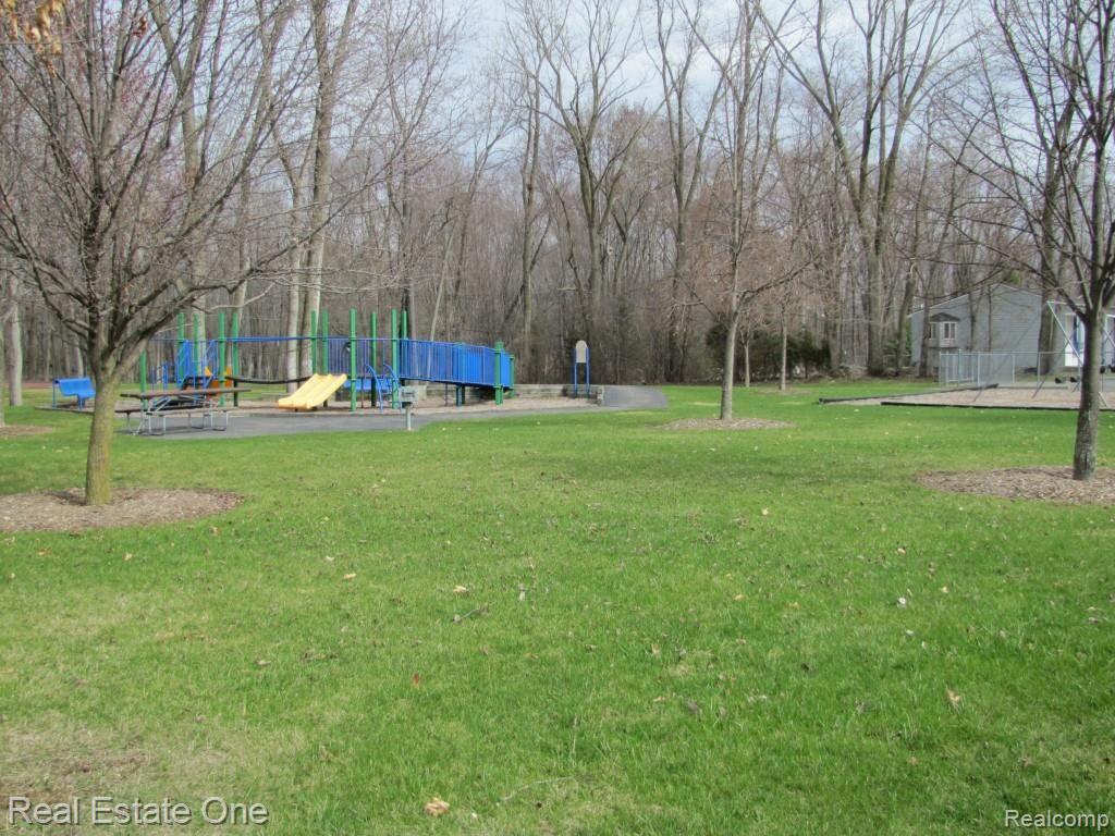 6455 Hermana Road West Bloomfield, MI 48324 - Photo 12 of 14