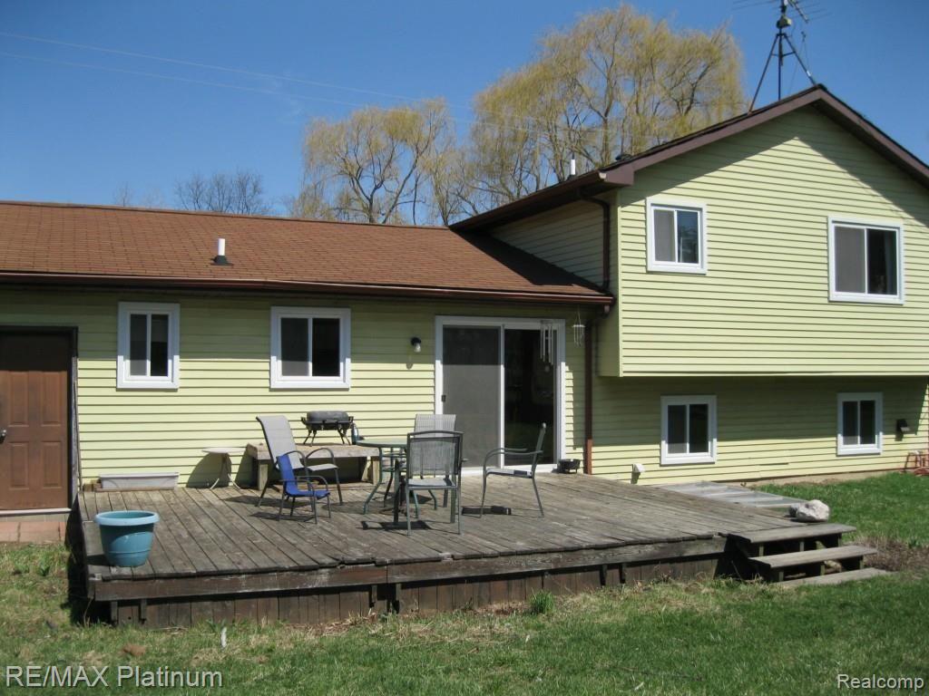 4850 East Allen Road Howell, MI 48855 - Photo 2 of 21 Exterior Back of House