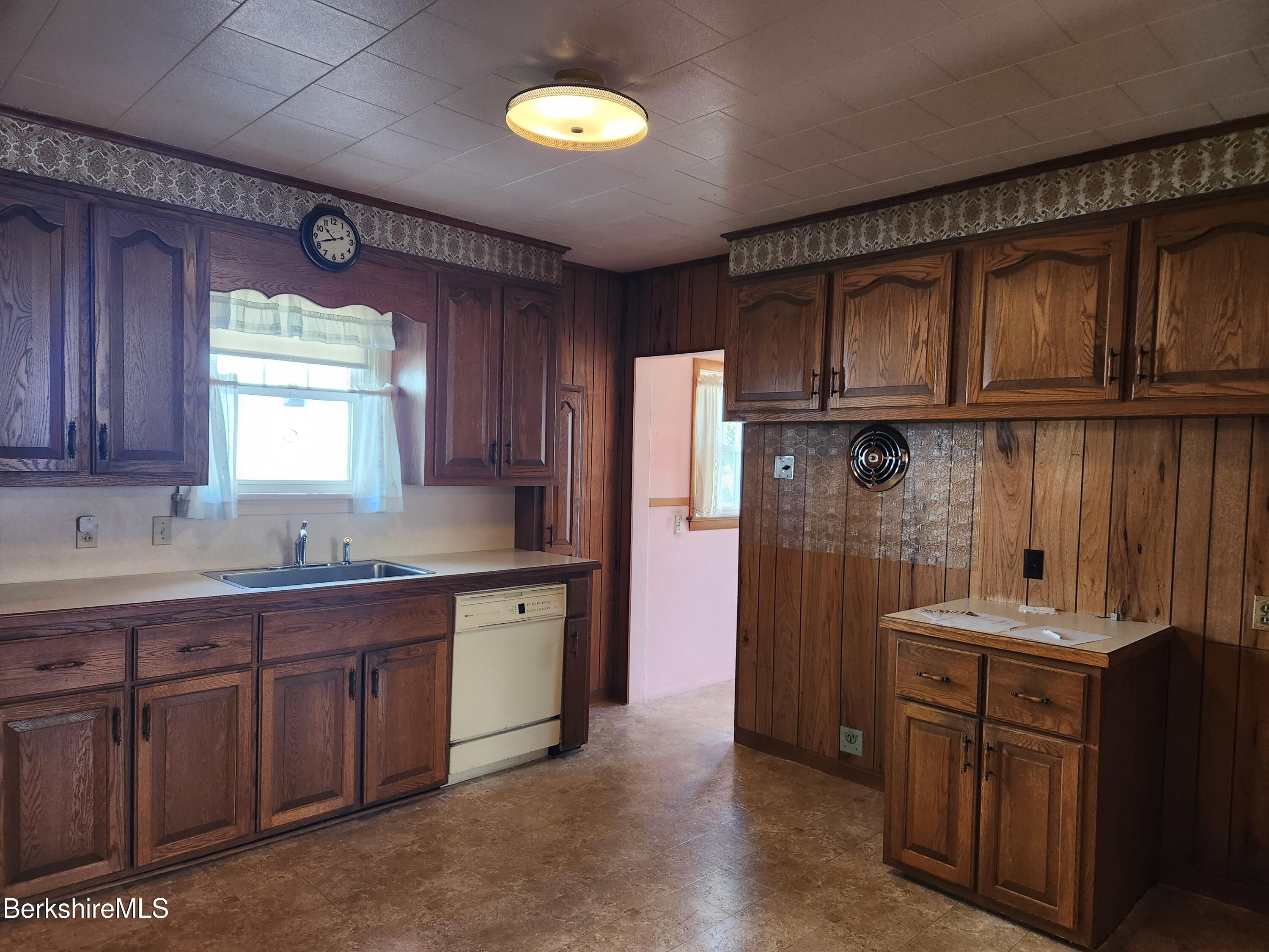 25 Ashley Street Pittsfield, MA 01201 - Photo 9 of 17 20250920_104328