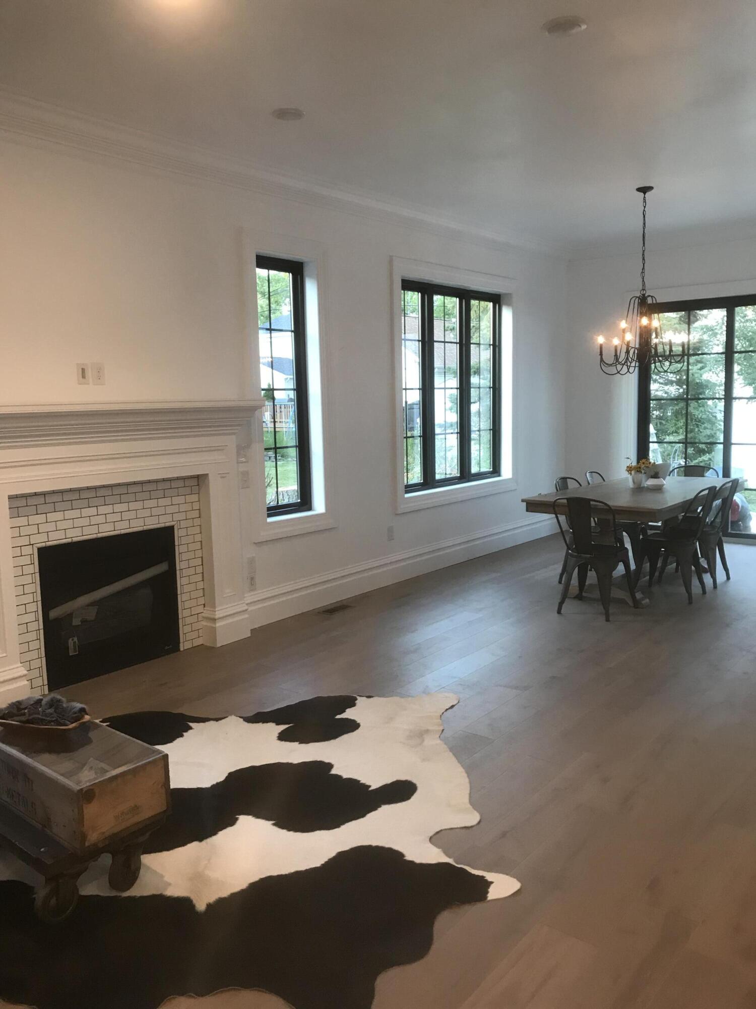 2006 Watkins Lake Road Waterford, MI 48328 - Photo 11 of 33 LivingRoom