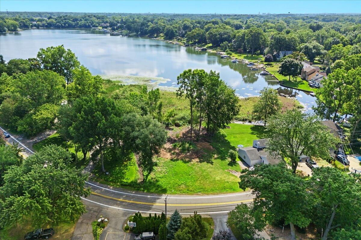 2006 Watkins Lake Road Waterford, MI 48328 - Photo 2 of 33 03-2020 Watkins Lake Rd copy