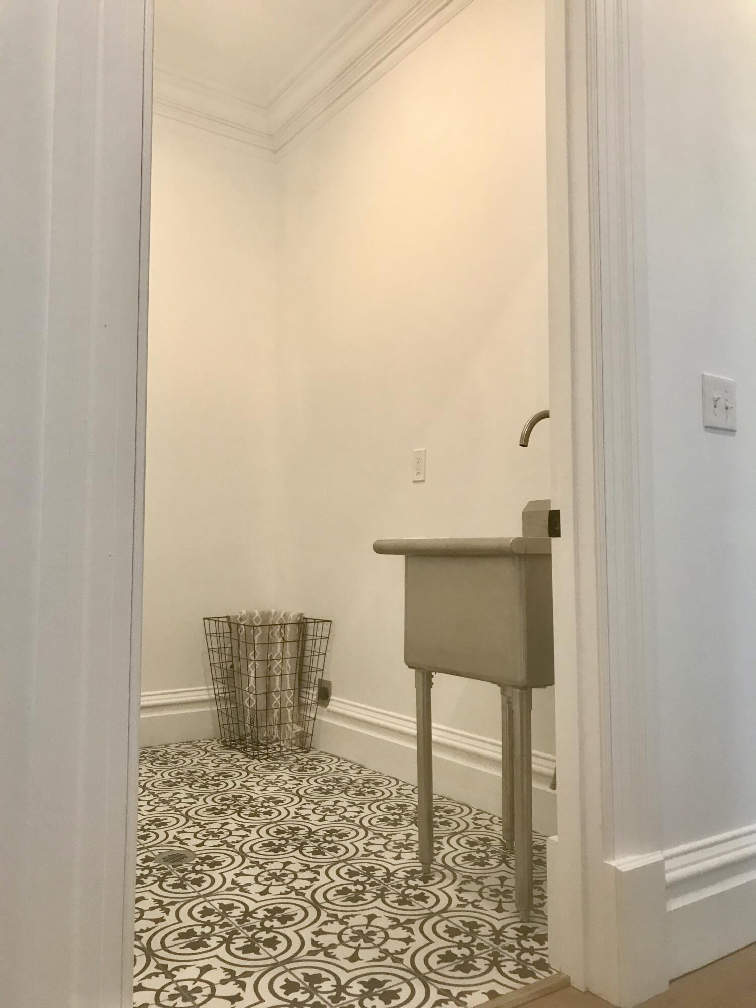 2006 Watkins Lake Road Waterford, MI 48328 - Photo 31 of 33 Laundry