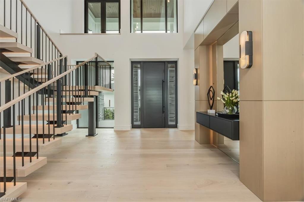 1640 Dolphin Court Naples, FL 34102 - Photo 33 of 45