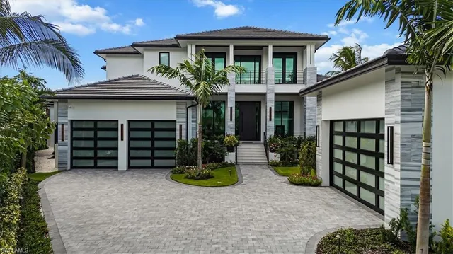 $15,995,000 | 1640 Dolphin Court, Naples, FL 34102