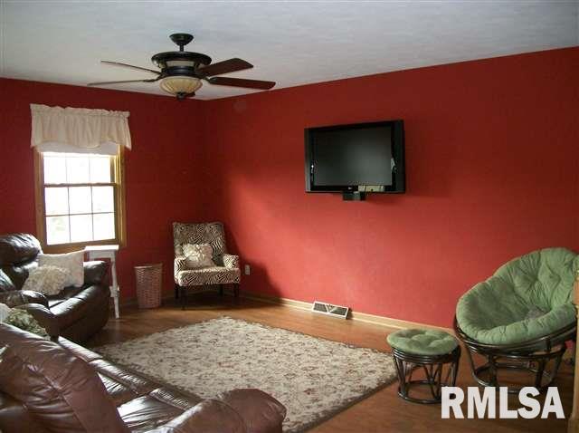 202 Causemaker Drive Atkinson, IL 61235 - Photo 4 of 23 Gallery Image 4