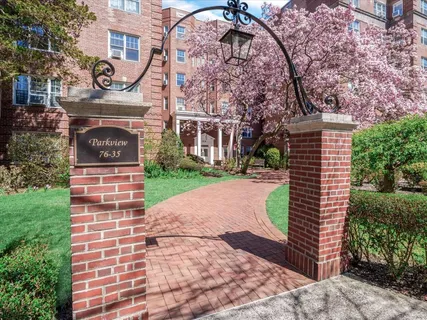 $620,000 | 76-35 113th Street, Unit 4M | Forest Hills