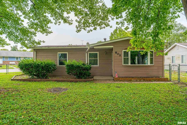 $125,000 | 802 Bryan Avenue, Lincoln, IL 62656