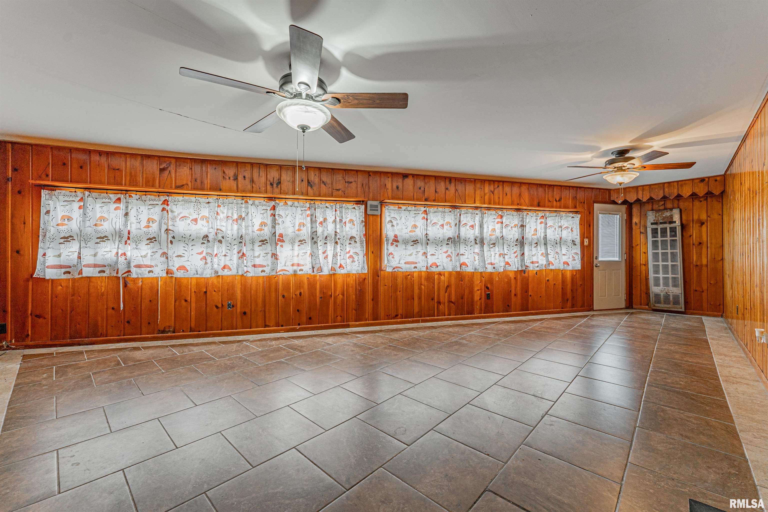 802 Bryan Avenue Lincoln, IL 62656 - Photo 11 of 22